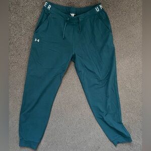 Under Armour women size small loose joggers style pants green